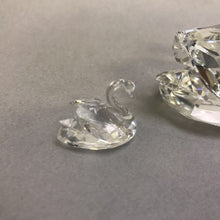 Load image into Gallery viewer, Swarovski Crystal Swan Figurine w/ Baby (~1.75&quot;)
