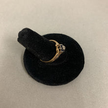 Load image into Gallery viewer, 10K Gold Blue Topaz Ring sz 7.5 (1.9g)
