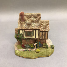 Load image into Gallery viewer, Lilliput Lane Cottage - Grandma Batty&#39;s Tea Room (4&quot;)
