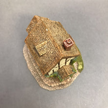 Load image into Gallery viewer, Lilliput Lane Cottage - Grandma Batty&#39;s Tea Room (4&quot;)
