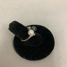 Load image into Gallery viewer, 10K White Gold Pearl Topaz Ring sz 4 (2.7g)
