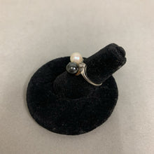 Load image into Gallery viewer, 10K White Gold Pearl Topaz Ring sz 4 (2.7g)
