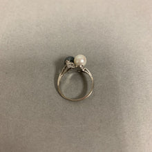 Load image into Gallery viewer, 10K White Gold Pearl Topaz Ring sz 4 (2.7g)
