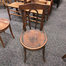 Load image into Gallery viewer, Chair (35x18x18)
