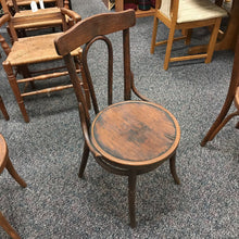 Load image into Gallery viewer, Chair (35x18x18)
