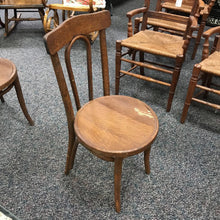 Load image into Gallery viewer, Chair (35x18x18)
