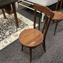 Load image into Gallery viewer, Chair (35x18x18)
