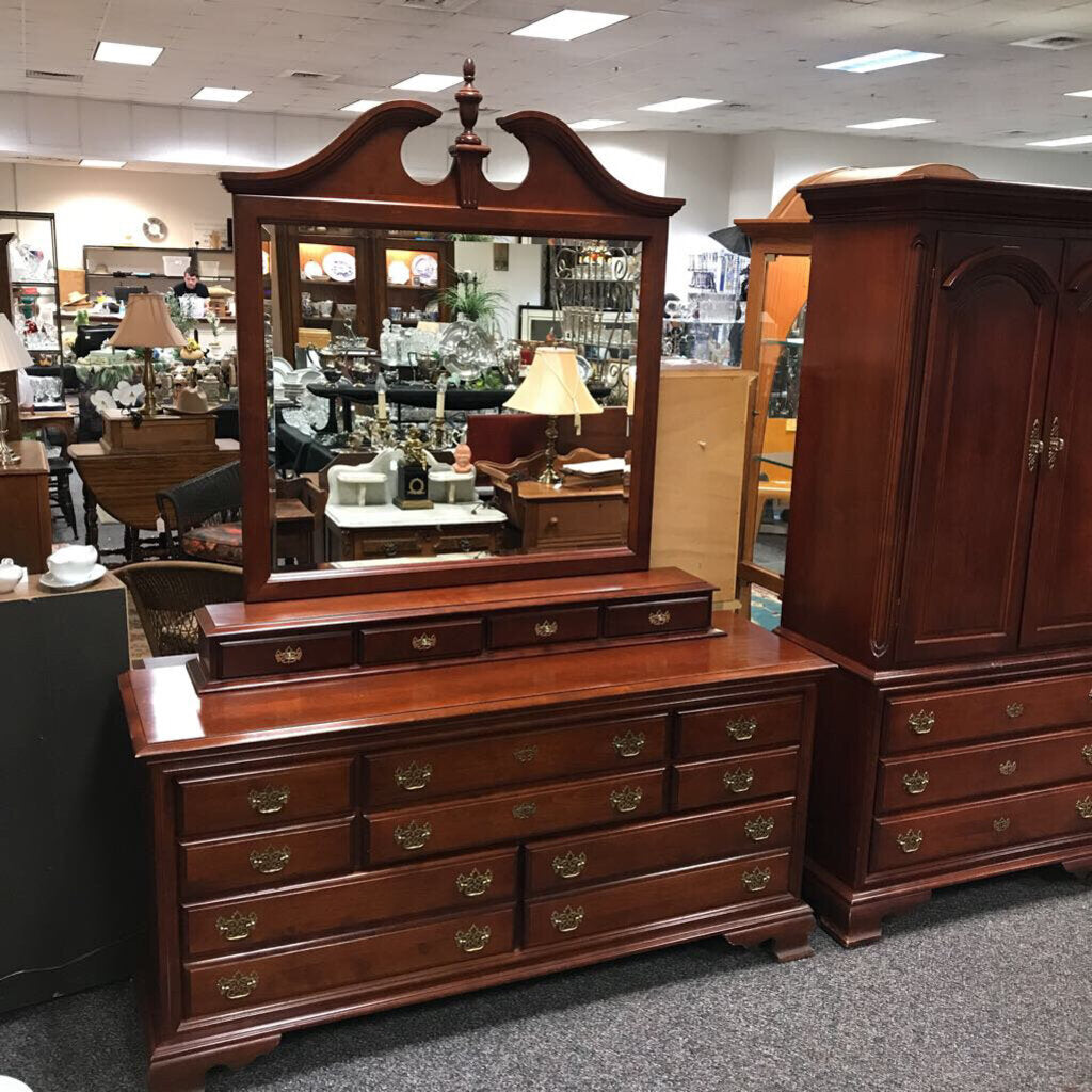 Dresser 8 Drawer w/Mirror (81x66x19)