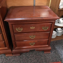 Load image into Gallery viewer, Night Stand (26x19x19)

