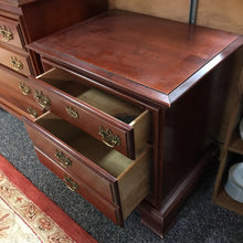 Load image into Gallery viewer, Night Stand (26x19x19)
