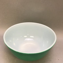 Load image into Gallery viewer, Vintage Pyrex Green Mixing Bowl #403 2.5 Qt

