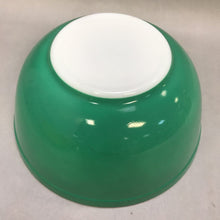 Load image into Gallery viewer, Vintage Pyrex Green Mixing Bowl #403 2.5 Qt
