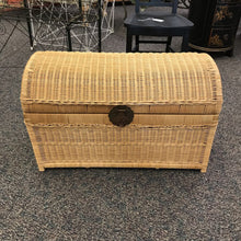 Load image into Gallery viewer, Basket Trunk / Chest (18x32x15)
