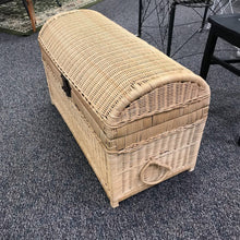 Load image into Gallery viewer, Basket Trunk / Chest (18x32x15)
