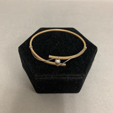 Load image into Gallery viewer, 14K Gold Sterling Modern Design Bangle Bracelet (2.5&quot; Diameter) (10.8g)
