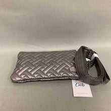 Load image into Gallery viewer, Lug Gray Pearl Peekaboo Pouch Wristlet Purse NWT (5x8&quot;)
