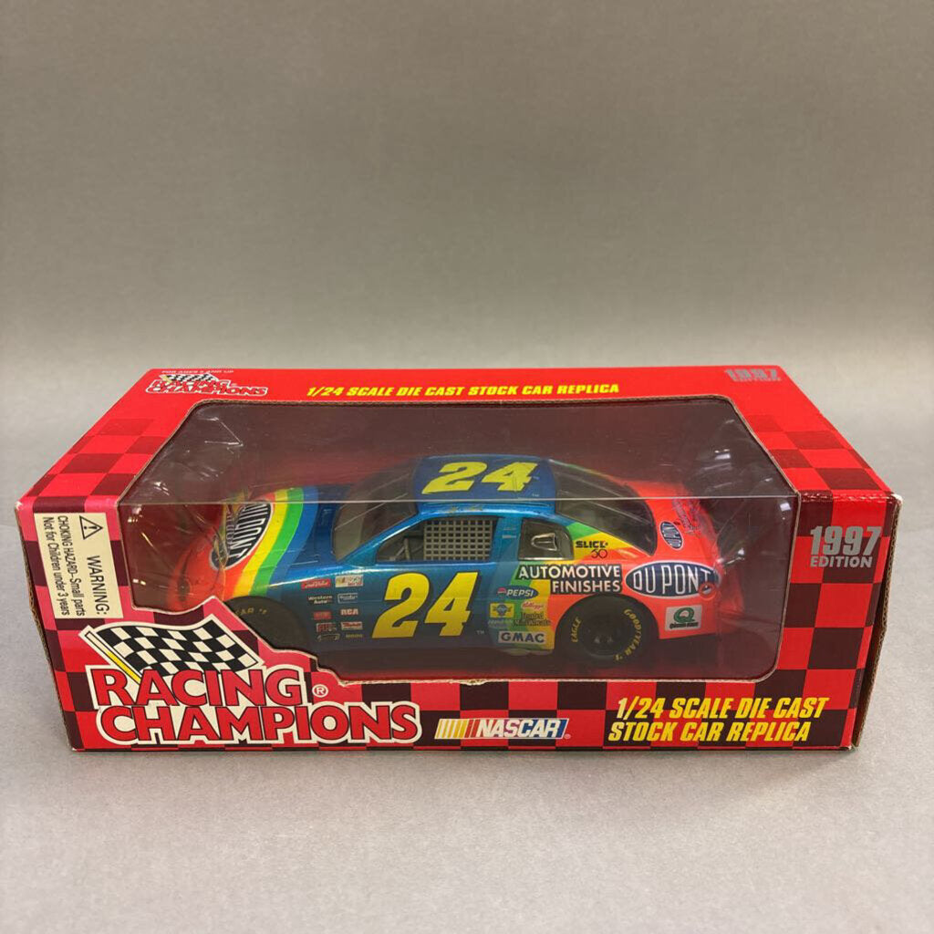 NASCAR Racing Champions Jeff Gordon #24 DuPont 1:24 Diecast 1997 (4x5x10)