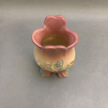 Load image into Gallery viewer, Hull Pottery &#39;Bow Knot&#39; Wildflower Vase (6&quot;)
