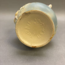 Load image into Gallery viewer, Hull Pottery Magnolia #15 (7&quot;) AS IS
