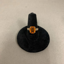 Load image into Gallery viewer, 10K Gold Orange Gem Vintage Ring sz 5.5 (2.1g)

