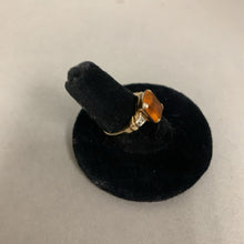 Load image into Gallery viewer, 10K Gold Orange Gem Vintage Ring sz 5.5 (2.1g)
