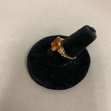 Load image into Gallery viewer, 10K Gold Orange Gem Vintage Ring sz 5.5 (2.1g)
