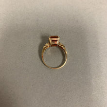 Load image into Gallery viewer, 10K Gold Orange Gem Vintage Ring sz 5.5 (2.1g)
