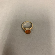 Load image into Gallery viewer, 10K Gold Orange Gem Vintage Ring sz 5.5 (2.1g)
