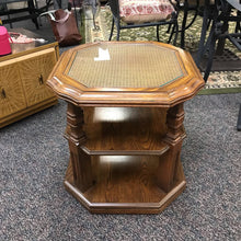 Load image into Gallery viewer, End Table (22x21x21)
