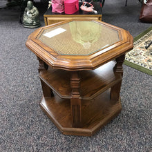 Load image into Gallery viewer, End Table (22x21x21)
