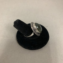 Load image into Gallery viewer, Silver Plated Labradorite Ring sz 9
