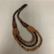 Load image into Gallery viewer, Vintage Mid Century Wood Bead Bib Necklace (19")

