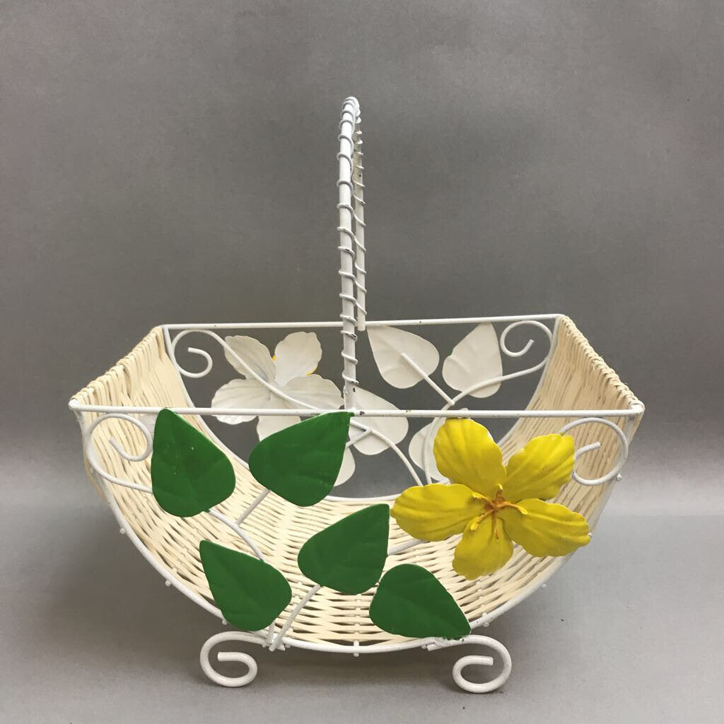 White Basket w/ Yellow Flower (11x10x6.5)