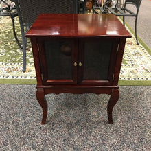 Load image into Gallery viewer, End Table (24x19x16)
