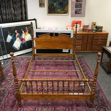 Load image into Gallery viewer, Ethan Allen Full Nutmeg Bed (53x57x82)
