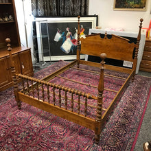 Load image into Gallery viewer, Ethan Allen Full Nutmeg Bed (53x57x82)
