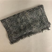 Load image into Gallery viewer, Black &amp; White Animal Print Woven Pashmina Scarf
