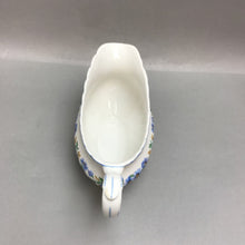 Load image into Gallery viewer, J&amp;G Meakin England Classic White Blue Floral Gravy Boat (3x6)
