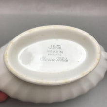 Load image into Gallery viewer, J&amp;G Meakin England Classic White Blue Floral Gravy Boat (3x6)
