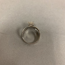 Load image into Gallery viewer, Vintage DQ Sterling Heart Shaped CZ RIng sz 8
