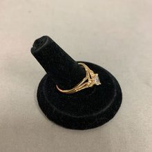 Load image into Gallery viewer, 14K Gold Cubic Zirconia Ring sz 8 (3.2g)
