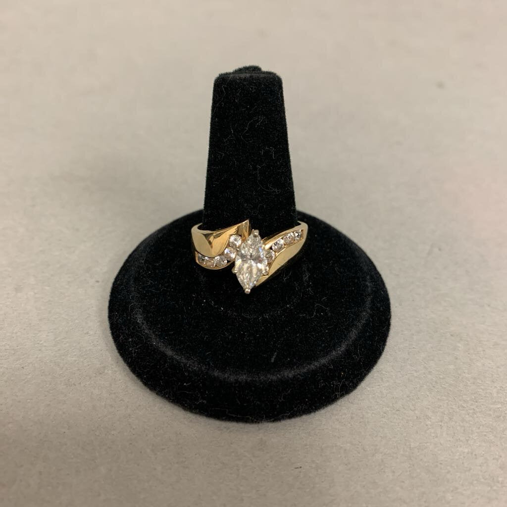 14K Gold Cubic Zirconia Ring sz 8 (3.8g)
