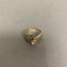 Load image into Gallery viewer, 14K Gold Cubic Zirconia Ring sz 8 (3.8g)
