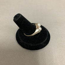 Load image into Gallery viewer, 10K White Gold Pearl Ring sz 8 (4.4g)
