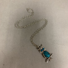 Load image into Gallery viewer, Vintage Faux Turquoise Cabochon Owl Necklace (2&quot; on 24&quot; Chain)
