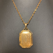Load image into Gallery viewer, Vintage Hayward Gold Filled Rectangular Photo Locket on 14&quot; Toggle Chain
