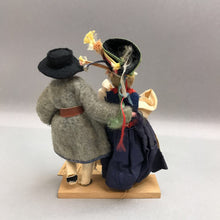 Load image into Gallery viewer, Warsaw Folk &amp; Artistic Handicrafts Polish Doll Couple (7.25&quot;)
