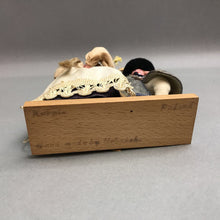 Load image into Gallery viewer, Warsaw Folk &amp; Artistic Handicrafts Polish Doll Couple (7.25&quot;)

