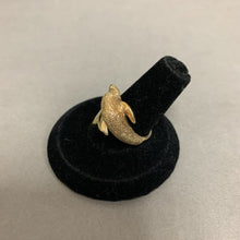 Load image into Gallery viewer, 14K Gold Wrap Around Dolphin Ring sz 7 (4.9g)
