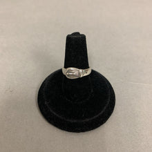 Load image into Gallery viewer, Sterling Belt Ring sz 5
